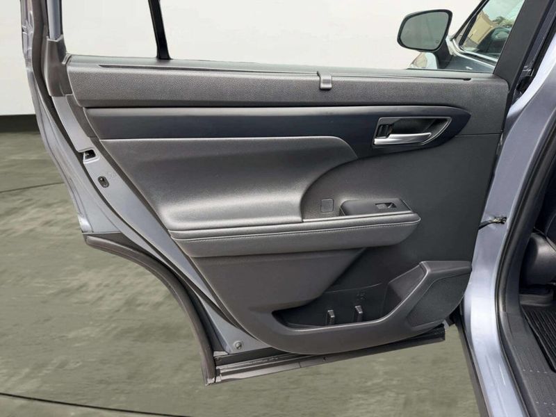2020 Toyota Highlander XLE FWD - 23031424 - 27