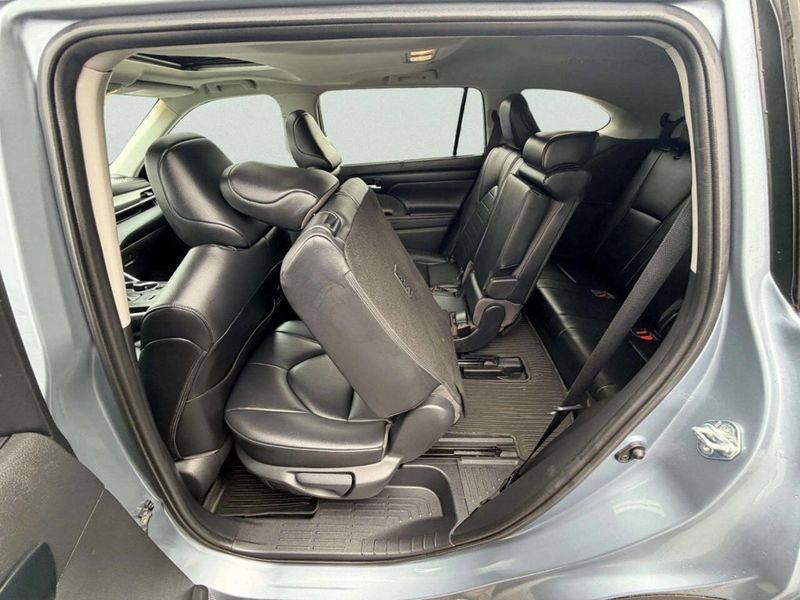 2020 Toyota Highlander XLE FWD - 23031424 - 29
