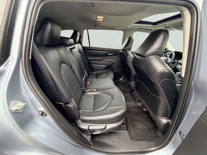 2020 Toyota Highlander XLE FWD - 23031424 - 32