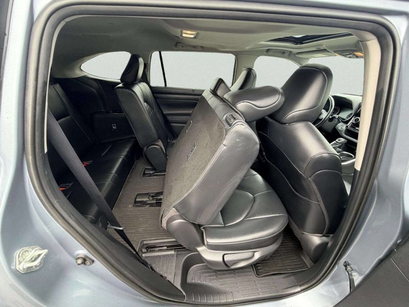 2020 Toyota Highlander XLE FWD - 23031424 - 33