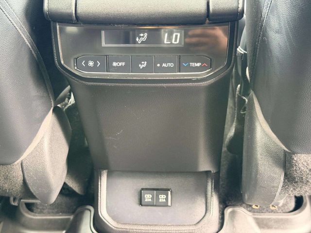 2020 Toyota Highlander XLE FWD - 23031424 - 36