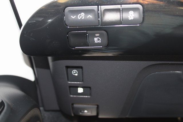 2020 Toyota Prius Prime XLE - 22919447 - 10