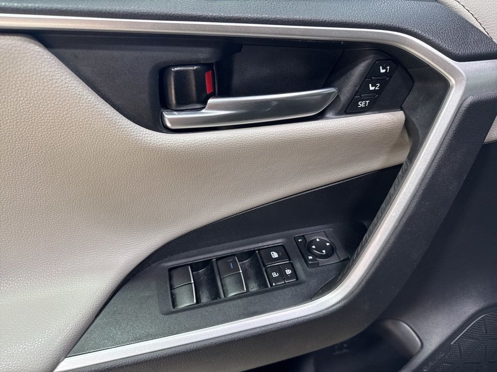 2020 Toyota RAV4 Hybrid Limited AWD - 22976574 - 33