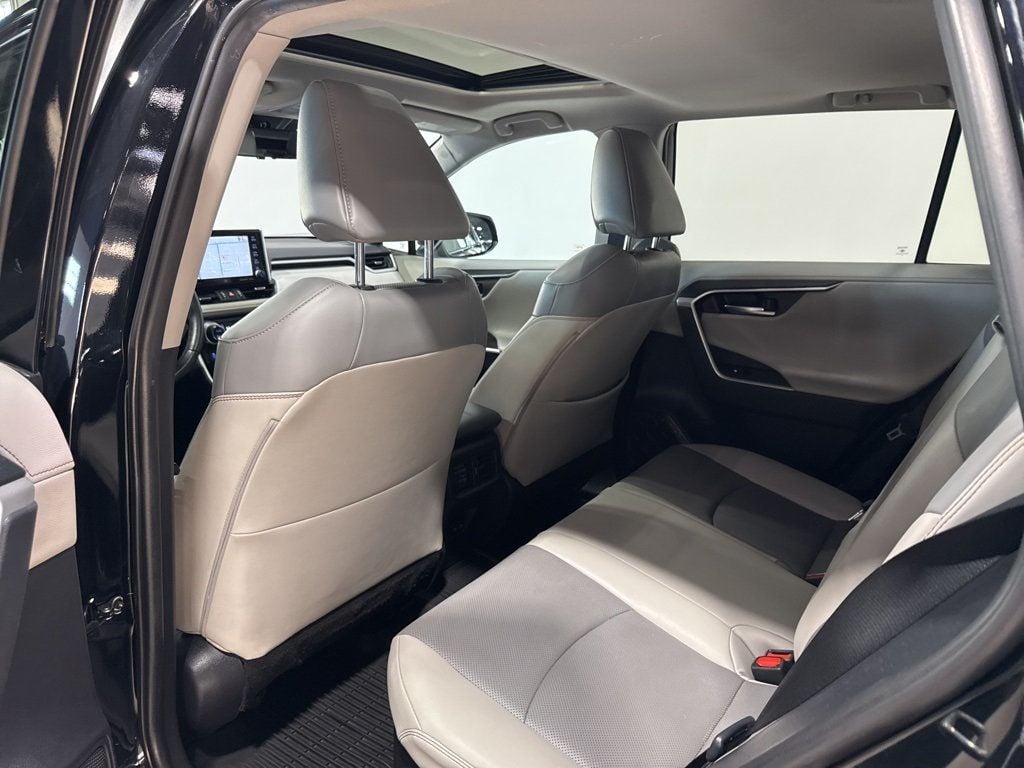 2020 Toyota RAV4 Hybrid Limited AWD - 22976574 - 36
