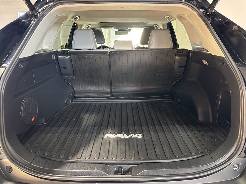 2020 Toyota RAV4 Hybrid Limited AWD - 22976574 - 39