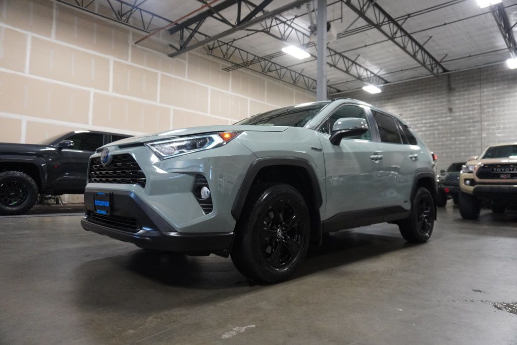 2020 Toyota RAV4 Hybrid XLE photo 2