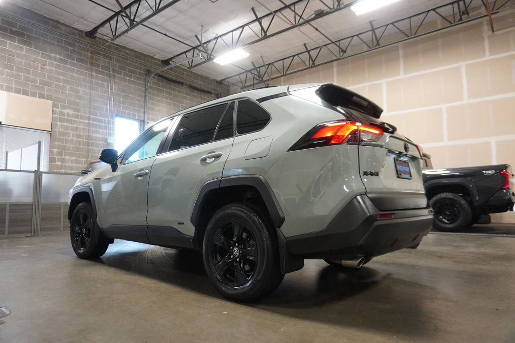 2020 Toyota RAV4 Hybrid XLE photo 3