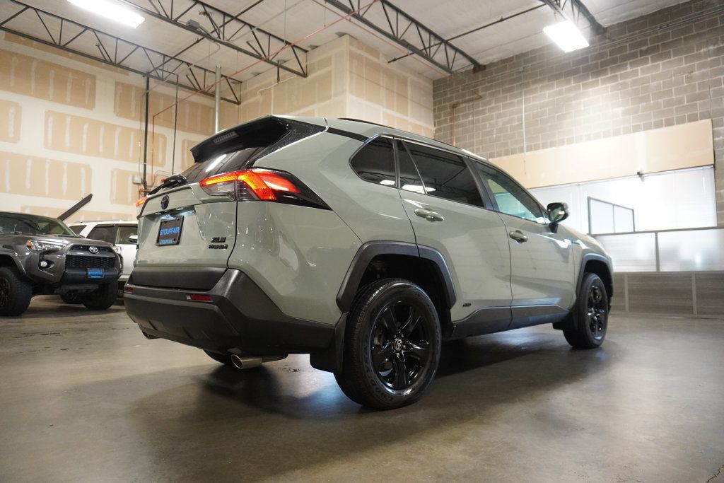 2020 Toyota RAV4 Hybrid XLE photo 4