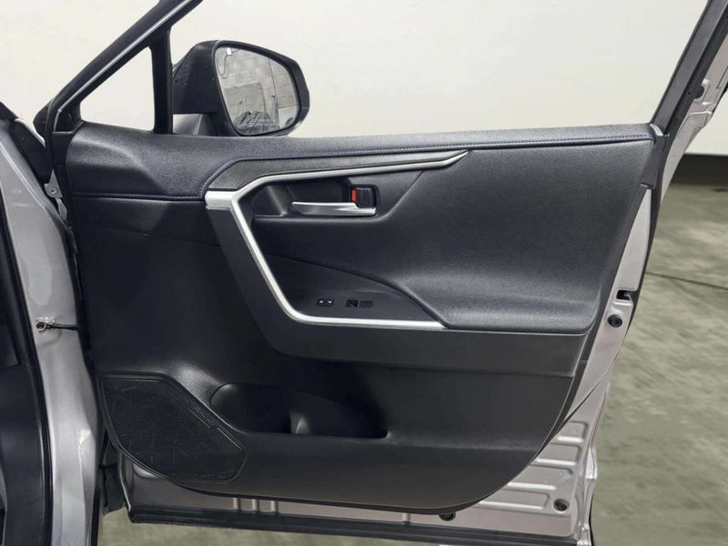 2020 Toyota RAV4 Hybrid XSE AWD - 22984892 - 19