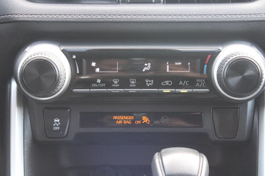 2020 Toyota RAV4 LE FWD - 22905607 - 16