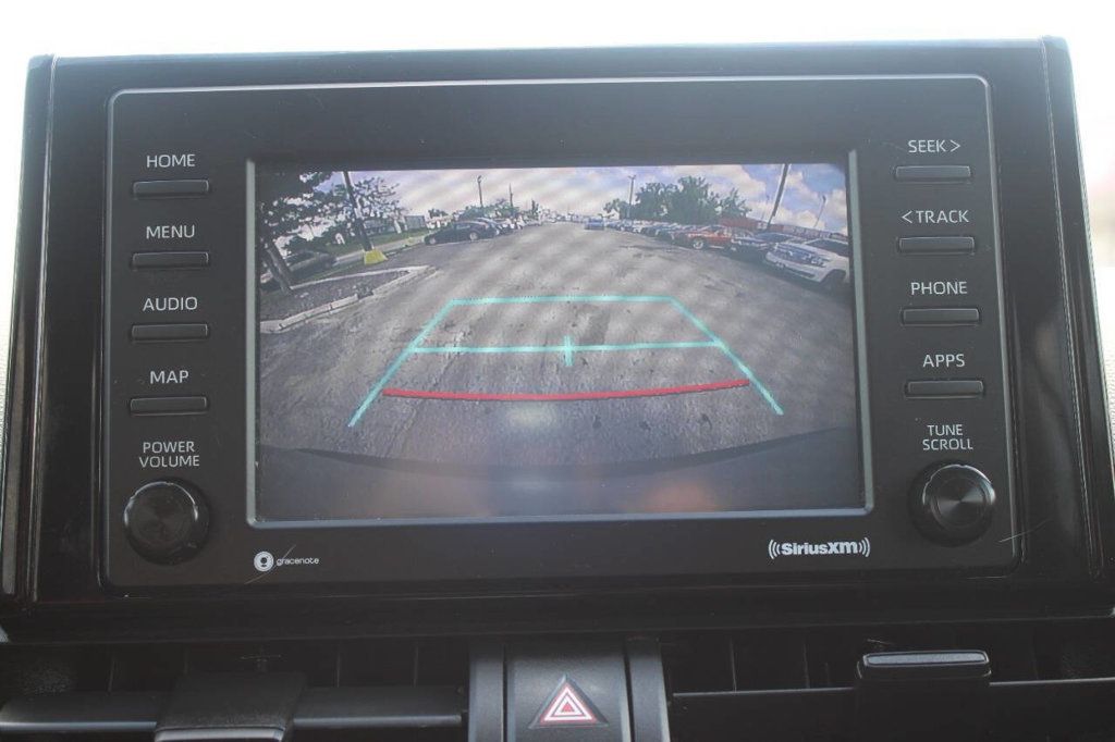 2020 Toyota RAV4 LE FWD - 22905607 - 18