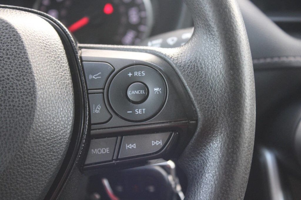 2020 Toyota RAV4 LE FWD - 22905607 - 20