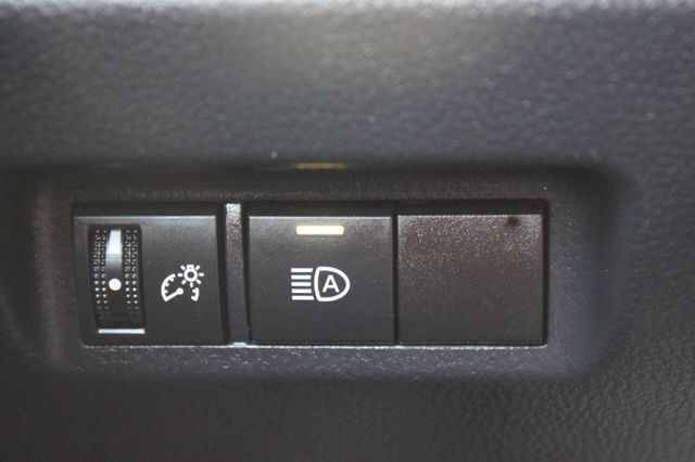 2020 Toyota RAV4 LE FWD - 22905607 - 24