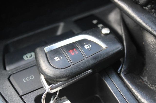 2020 Toyota RAV4 LE FWD - 22905607 - 27