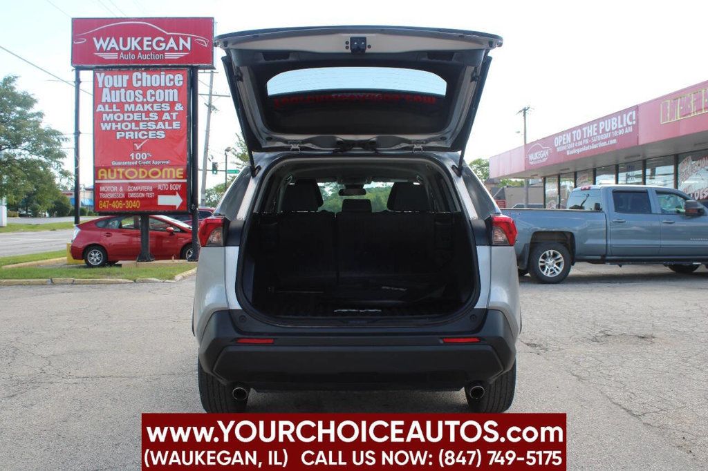 2020 Toyota RAV4 LE FWD - 22905607 - 8