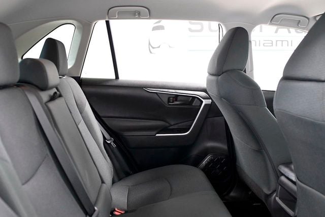 2020 Toyota RAV4 LE FWD - 22171309 - 13