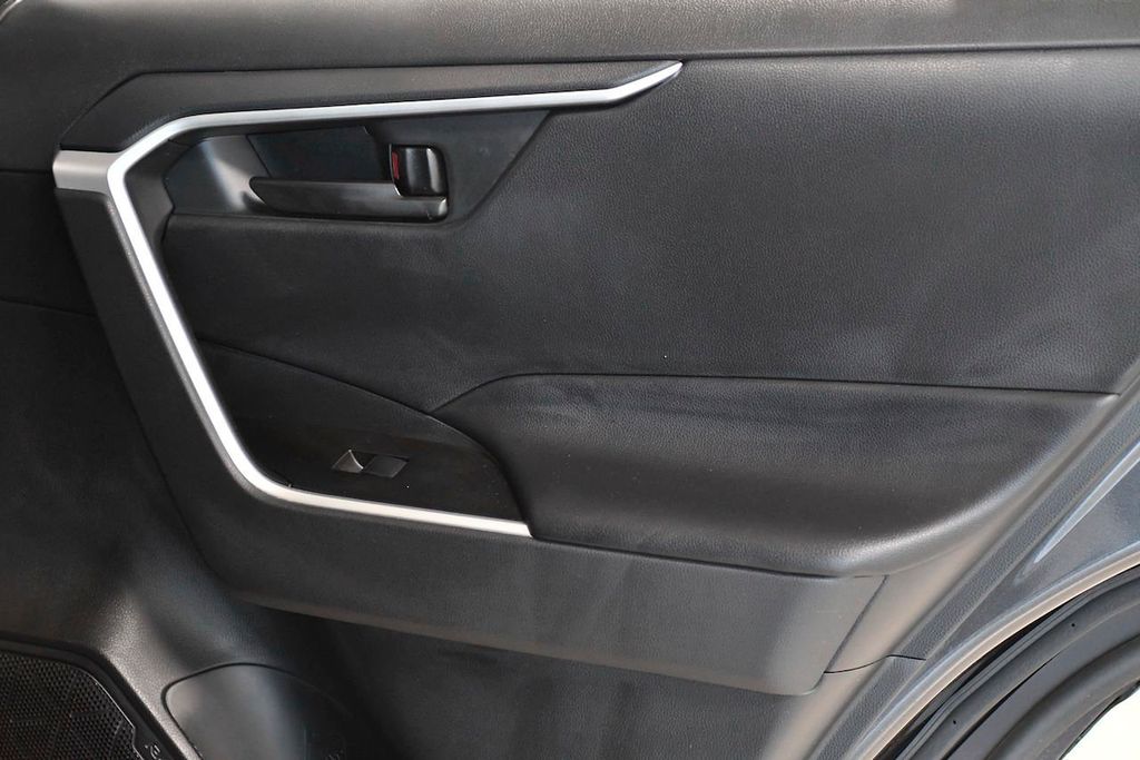 2020 Toyota RAV4 LE FWD - 22171309 - 14