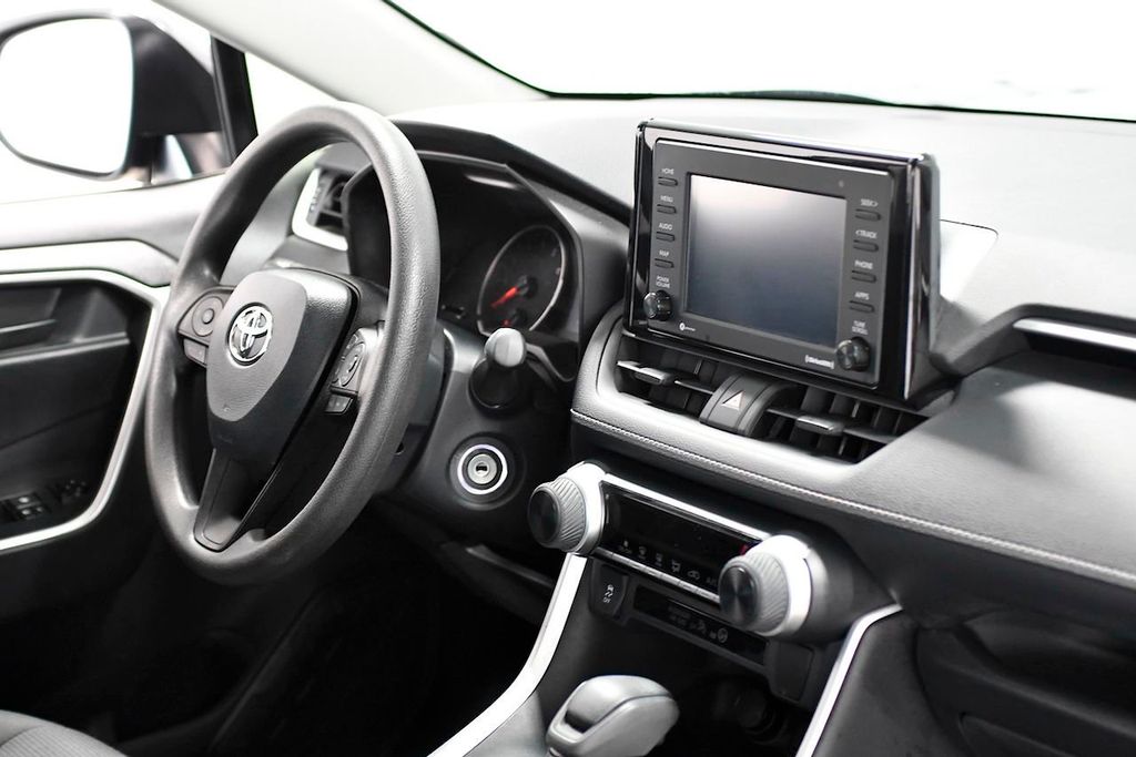 2020 Toyota RAV4 LE FWD - 22171309 - 16