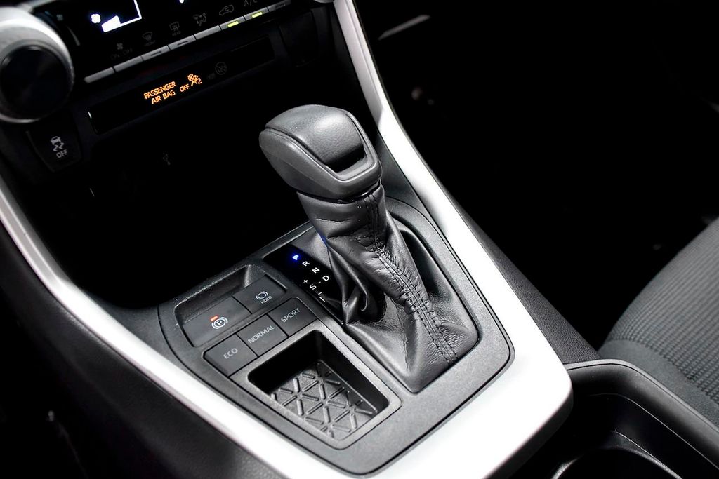 2020 Toyota RAV4 LE FWD - 22171309 - 24