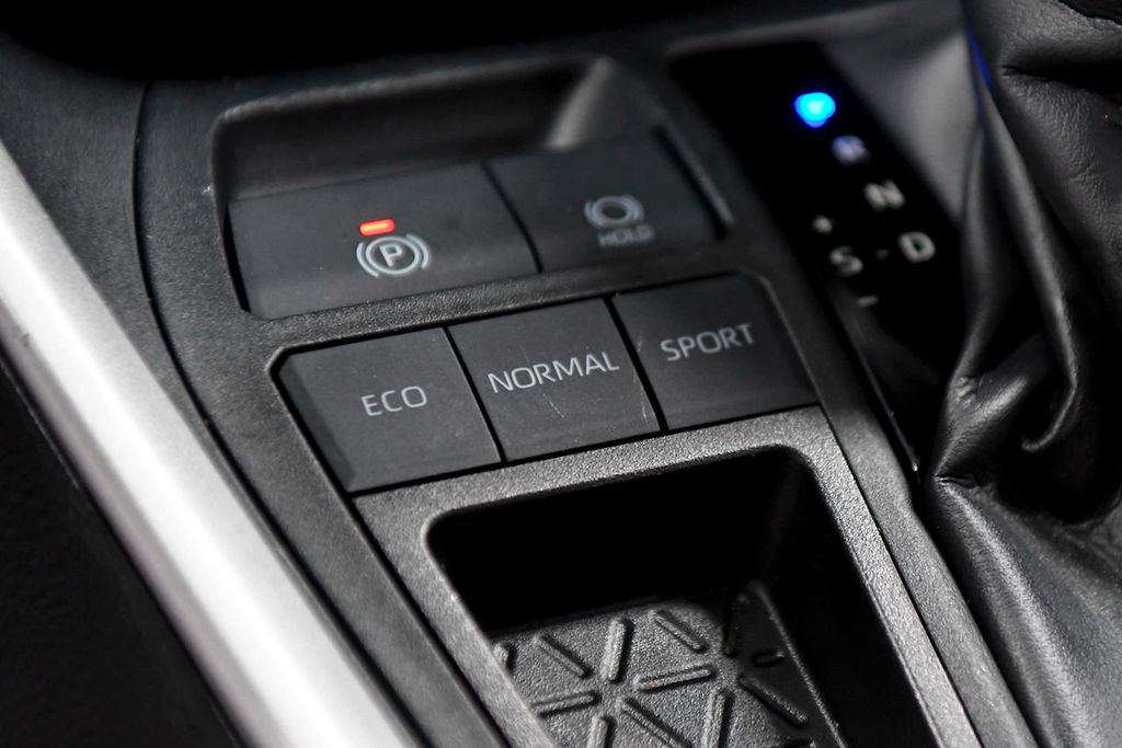 2020 Toyota RAV4 LE FWD - 22171309 - 25