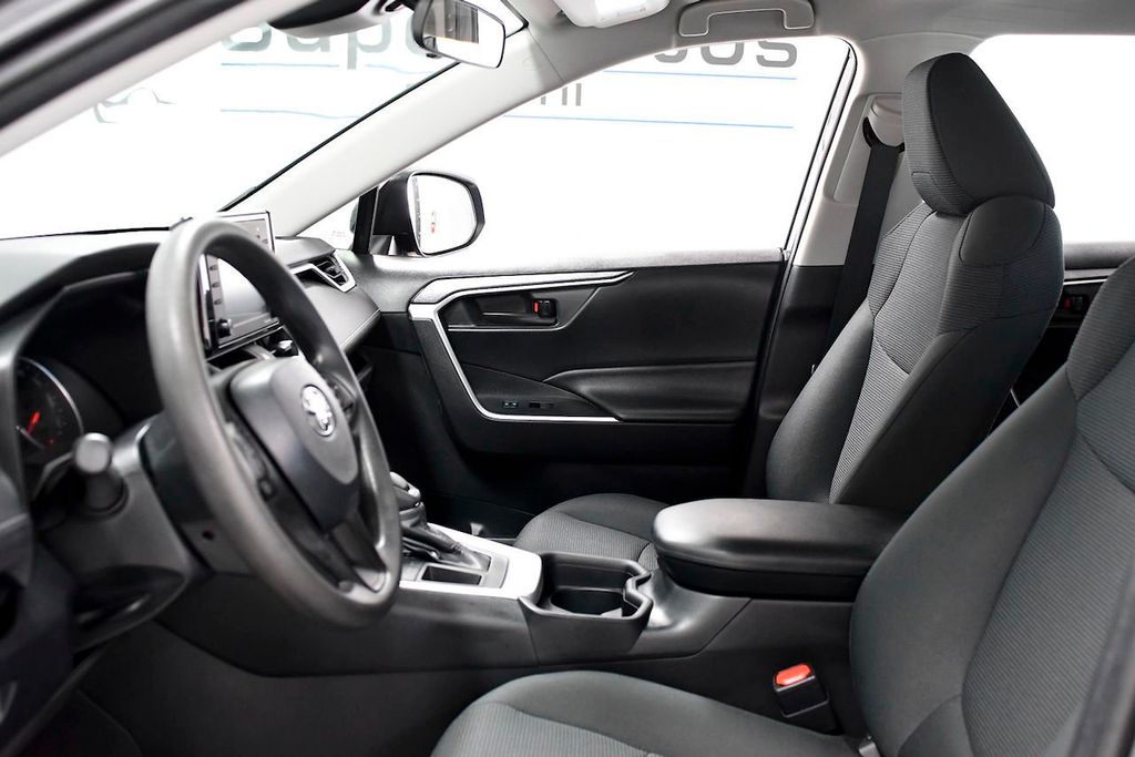 2020 Toyota RAV4 LE FWD - 22171309 - 6