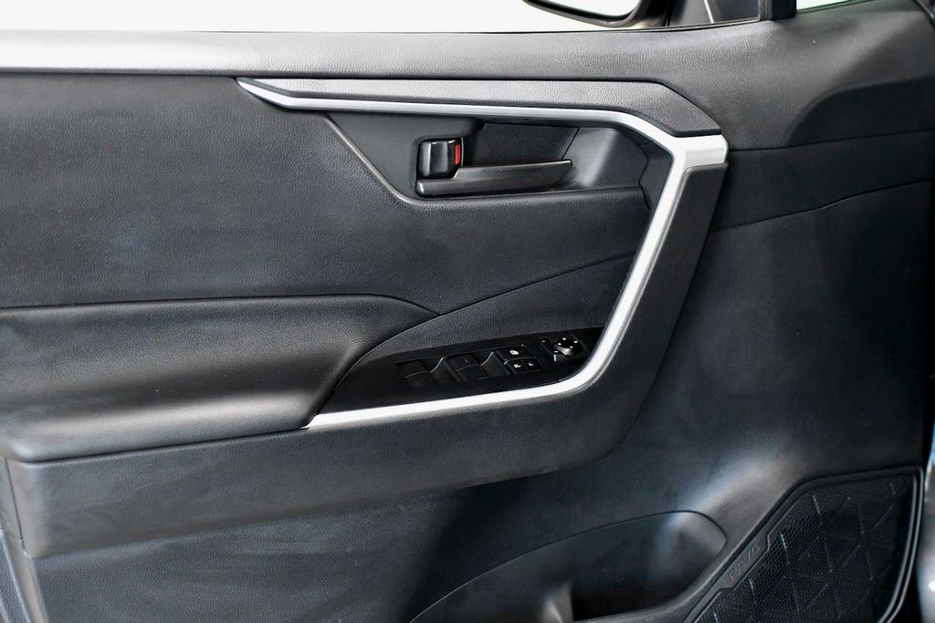 2020 Toyota RAV4 LE FWD - 22171309 - 8