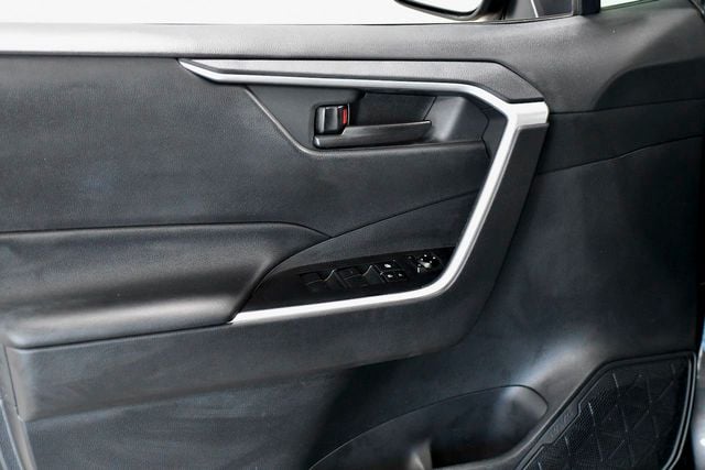 2020 Toyota RAV4 LE FWD - 22171309 - 8