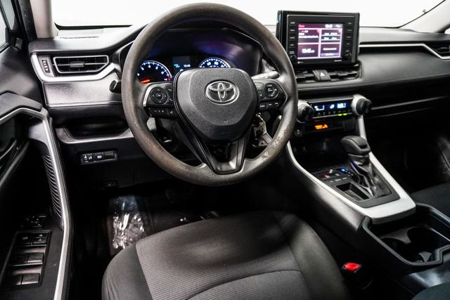 2020 Toyota RAV4 LE FWD - 22990731 - 10