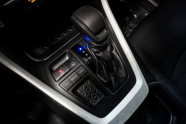 2020 Toyota RAV4 LE FWD - 22990731 - 19