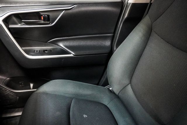 2020 Toyota RAV4 LE FWD - 22990731 - 22