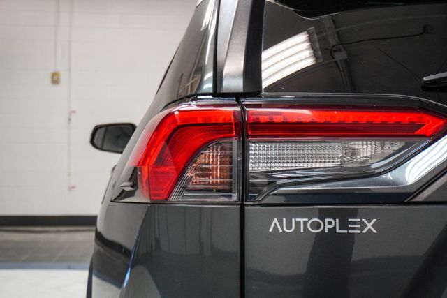 2020 Toyota RAV4 LE FWD - 22990731 - 33