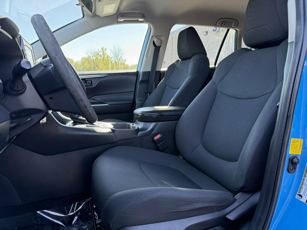 2020 Toyota RAV4 LE FWD - 23090026 - 12