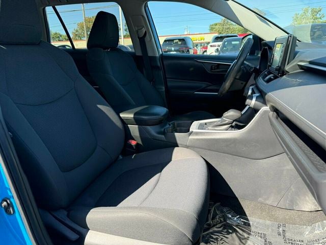 2020 Toyota RAV4 LE FWD - 23090026 - 13