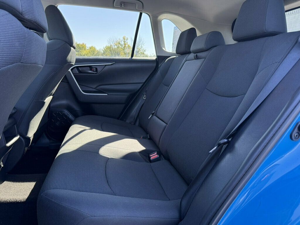 2020 Toyota RAV4 LE FWD - 23090026 - 16