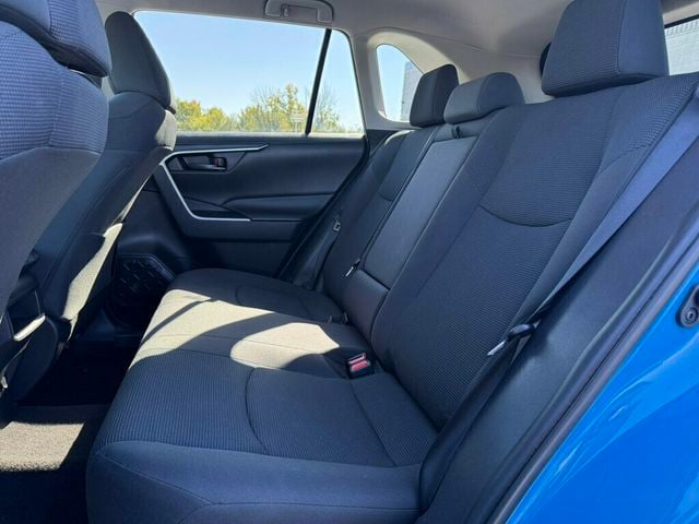 2020 Toyota RAV4 LE FWD - 23090026 - 16