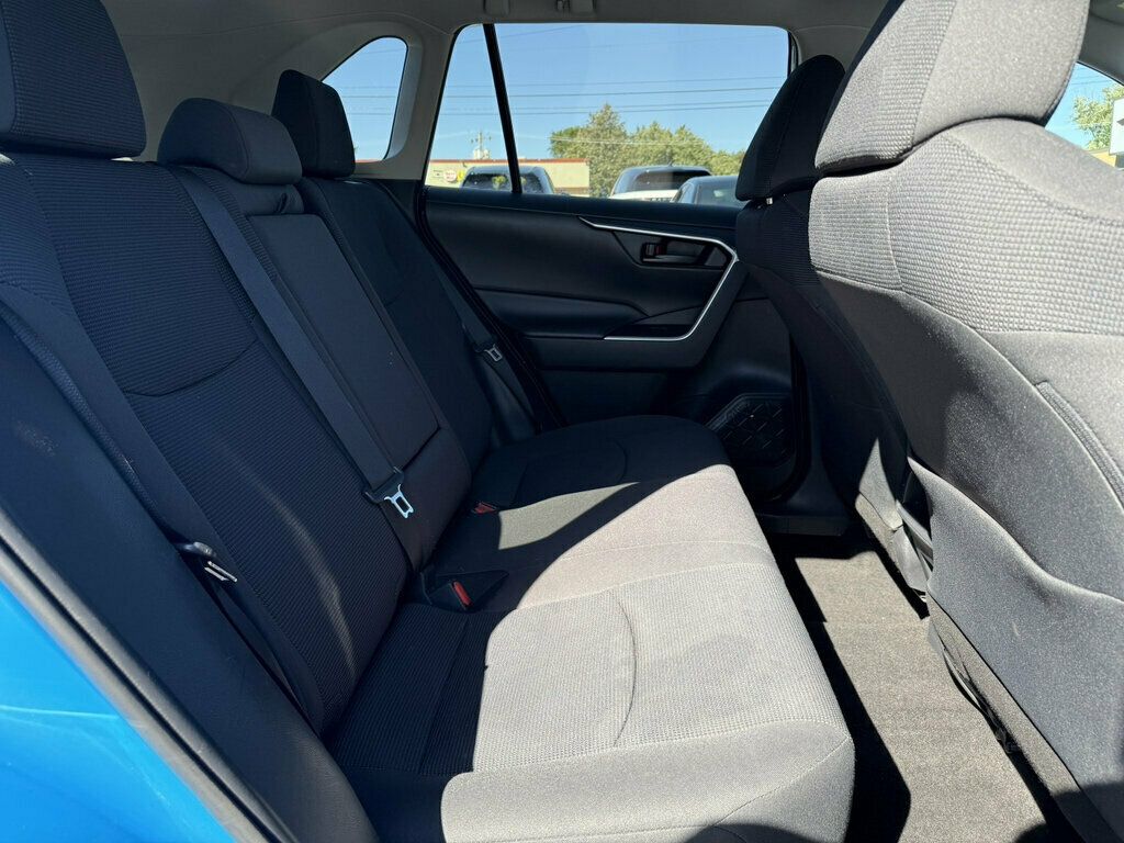 2020 Toyota RAV4 LE FWD - 23090026 - 17