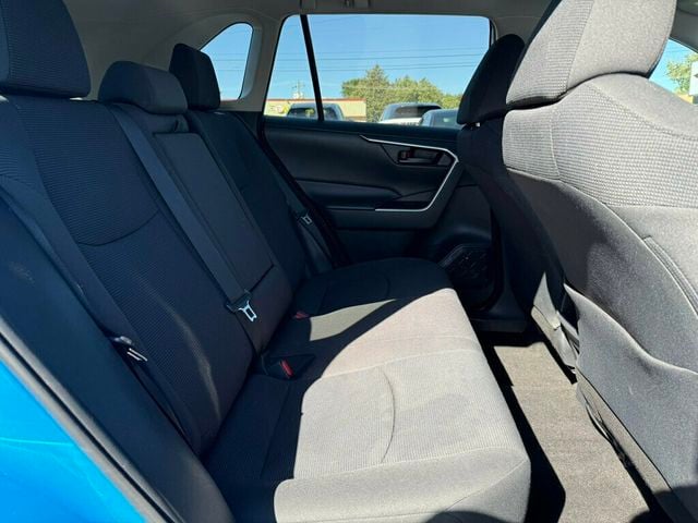 2020 Toyota RAV4 LE FWD - 23090026 - 17
