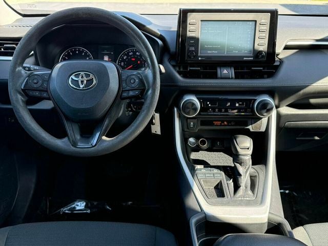 2020 Toyota RAV4 LE FWD - 23090026 - 18