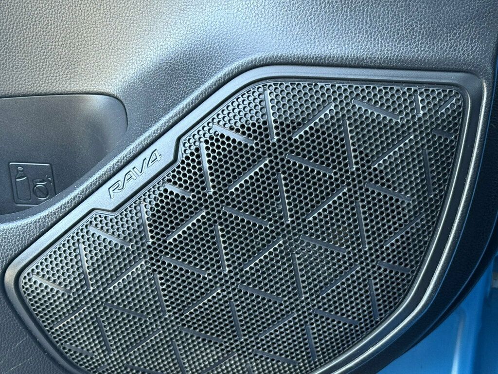 2020 Toyota RAV4 LE FWD - 23090026 - 28