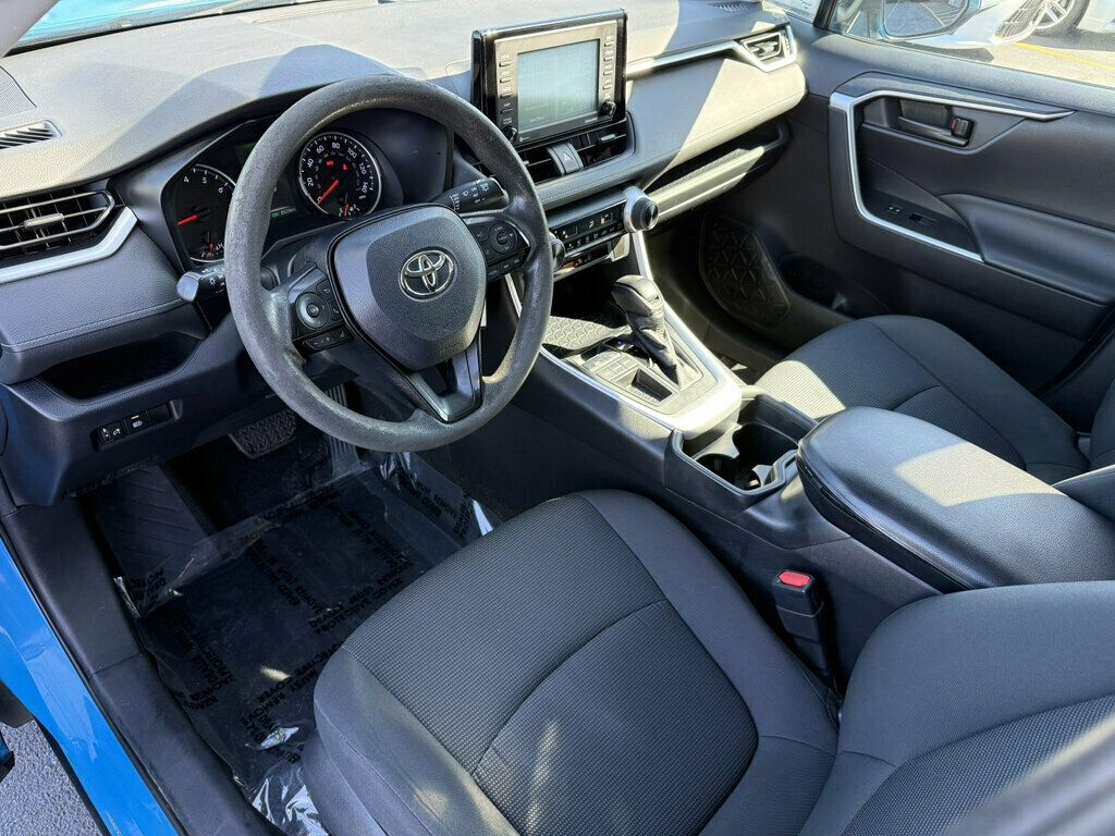 2020 Toyota RAV4 LE FWD - 23090026 - 7
