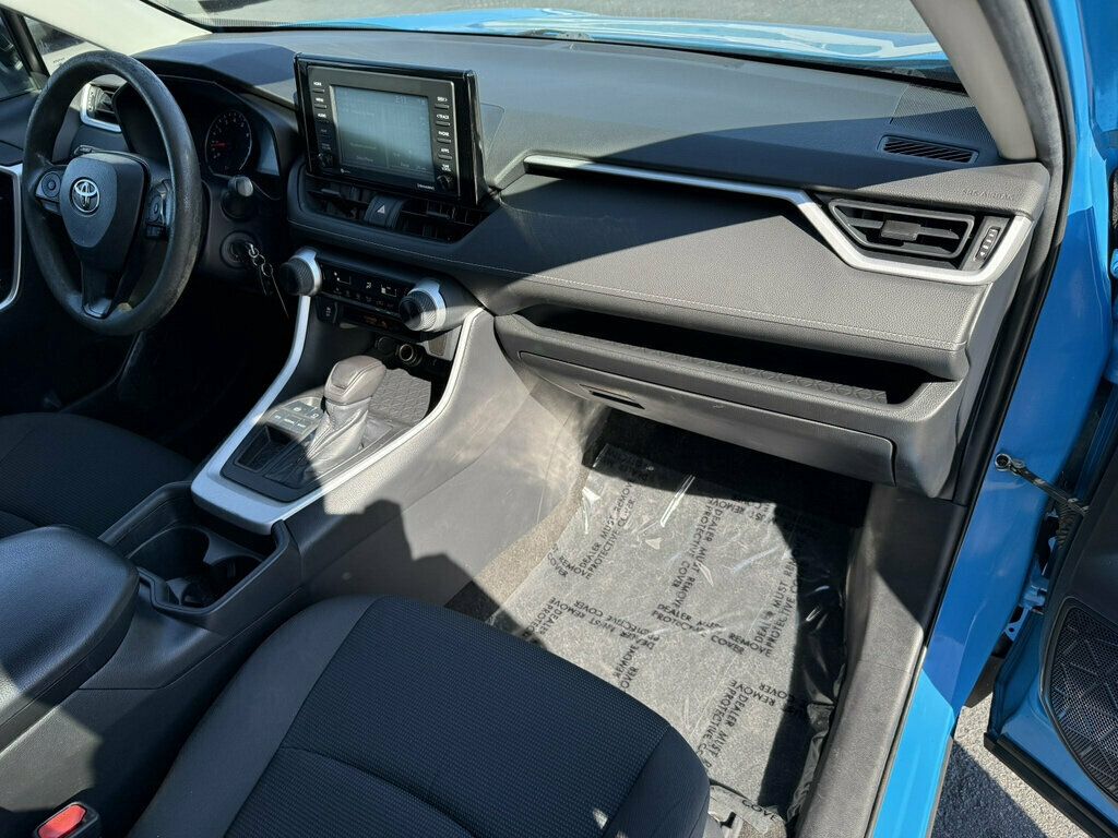 2020 Toyota RAV4 LE FWD - 23090026 - 8