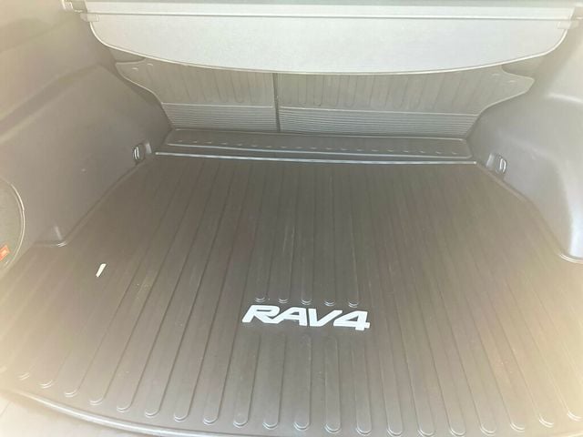 2020 Toyota RAV4 Limited AWD - 22383488 - 47