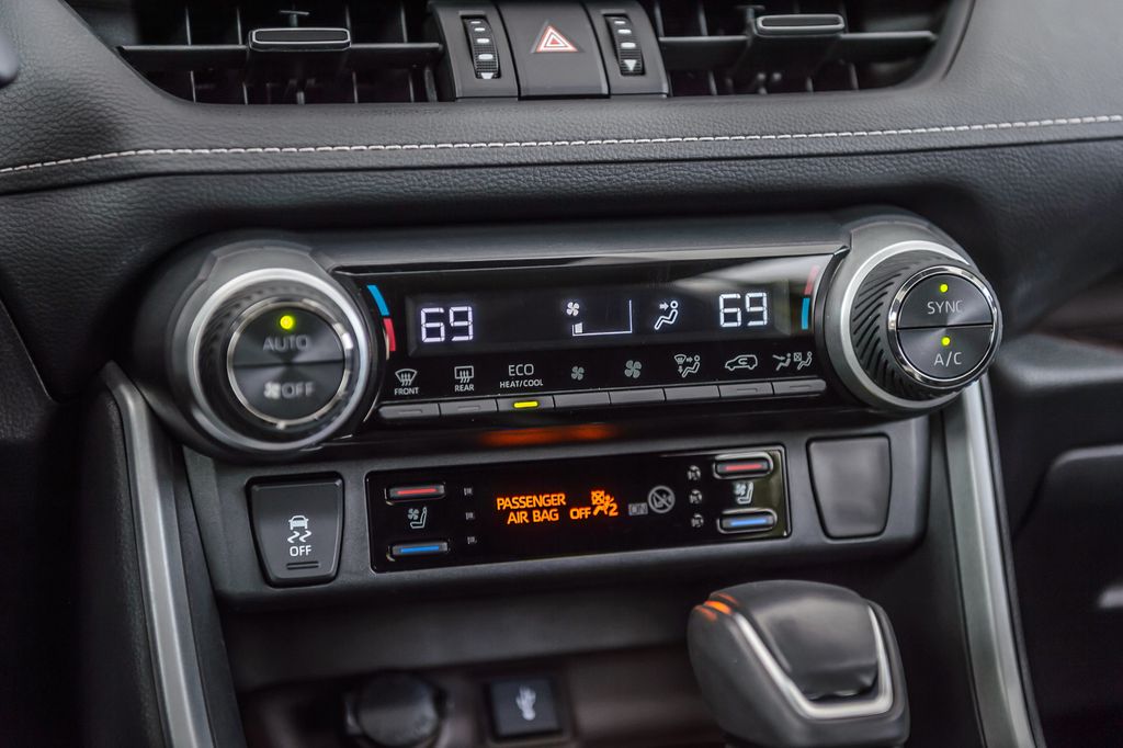 2020 Toyota RAV4 RAV4 LIMITED - NAV - BACKUP CAM - SUPER CLEAN - MUST SEE - 22947145 - 28