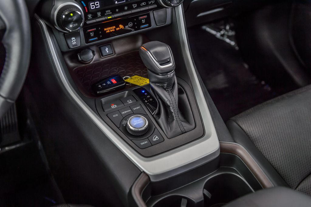 2020 Toyota RAV4 RAV4 LIMITED - NAV - BACKUP CAM - SUPER CLEAN - MUST SEE - 22947145 - 29