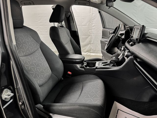 2020 Toyota RAV4 XLE - 23016996 - 11