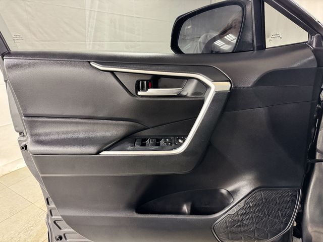 2020 Toyota RAV4 XLE - 23016996 - 13