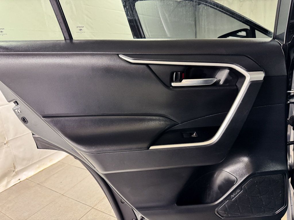 2020 Toyota RAV4 XLE - 23016996 - 14