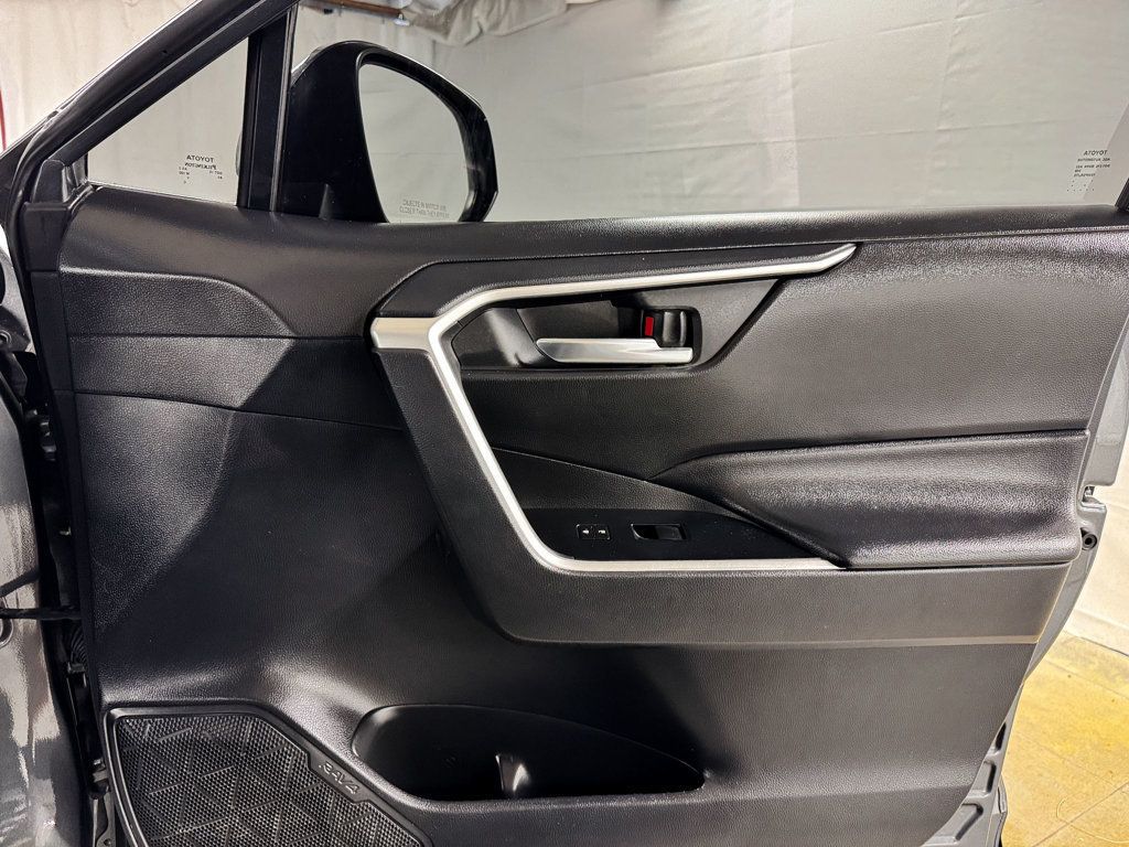 2020 Toyota RAV4 XLE - 23016996 - 16
