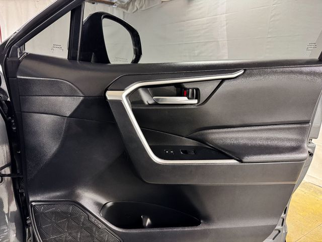 2020 Toyota RAV4 XLE - 23016996 - 16