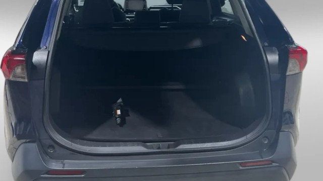 2020 Toyota RAV4 XLE AWD - 23025265 - 8